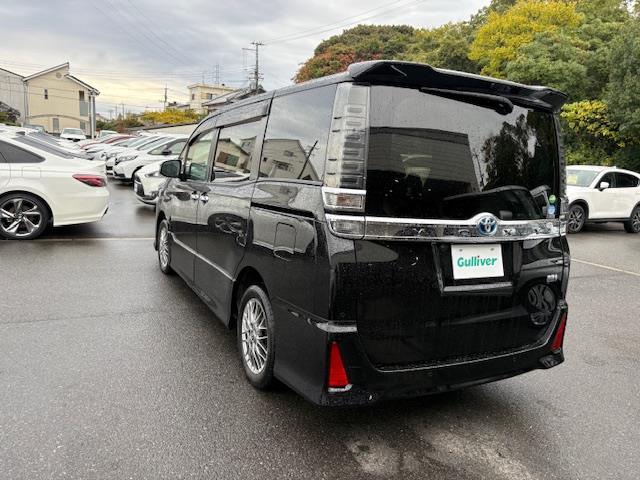 ヴォクシー ハイブリッドＺＳ　煌ＩＩＩ　フリップダウンモニター　純正１０型ナビ　フルセグ　バックカメラ　両側パワースライドドア　トヨタセーフティセンス　シートヒーター　ハーフレザーシート　ビルトインＥＴＣ　ＬＥＤヘッドライト　スマートキー（43枚目）