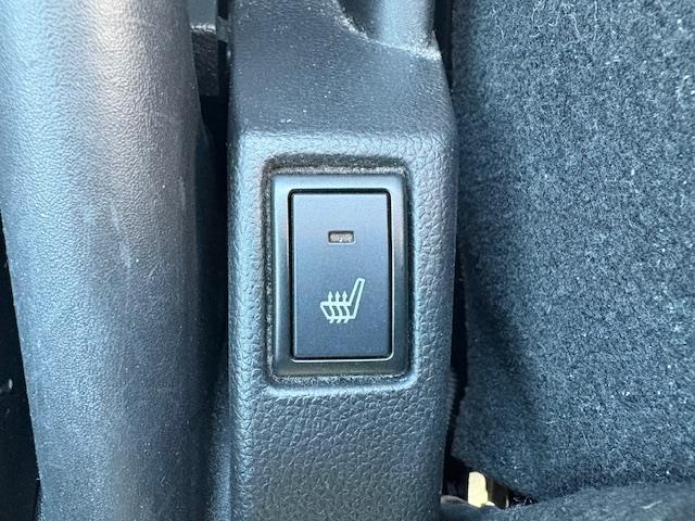 スイフト XG 純正ナビ フルセグ シートヒーター ビルトインETC プッシュスタート スマートキー×2 ドアバイザー 電動格納ミラー オートエアコン 横滑り防止システム 純正フロアマット(4枚目)
