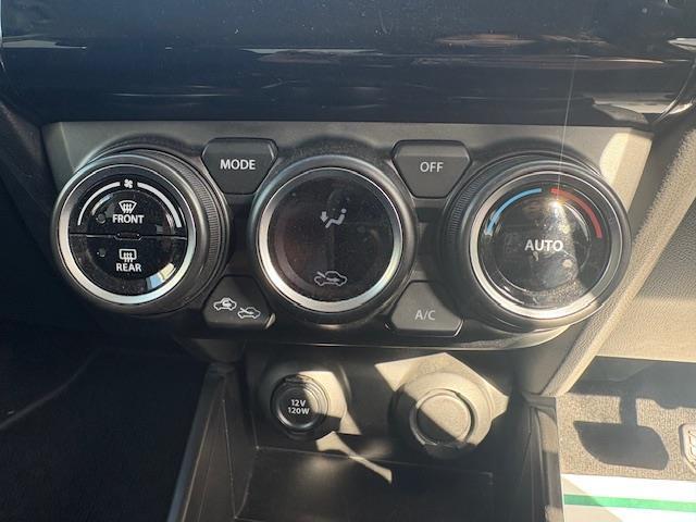 スイフト XG 純正ナビ フルセグ シートヒーター ビルトインETC プッシュスタート スマートキー×2 ドアバイザー 電動格納ミラー オートエアコン 横滑り防止システム 純正フロアマット(7枚目)