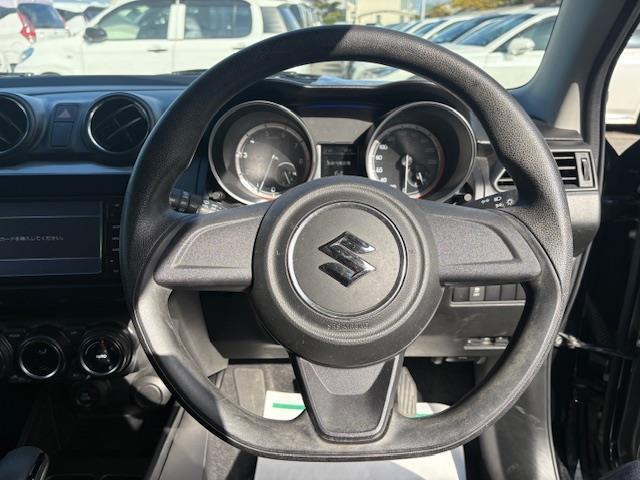 スイフト XG 純正ナビ フルセグ シートヒーター ビルトインETC プッシュスタート スマートキー×2 ドアバイザー 電動格納ミラー オートエアコン 横滑り防止システム 純正フロアマット(14枚目)