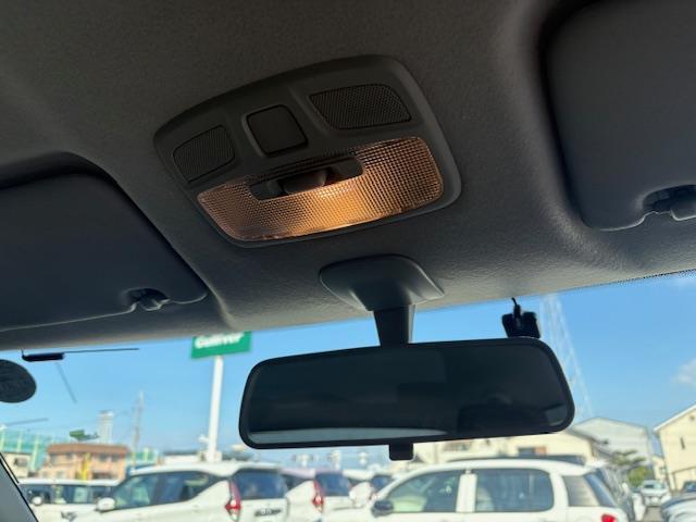 スイフト XG 純正ナビ フルセグ シートヒーター ビルトインETC プッシュスタート スマートキー×2 ドアバイザー 電動格納ミラー オートエアコン 横滑り防止システム 純正フロアマット(20枚目)