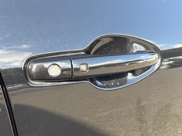 スイフト XG 純正ナビ フルセグ シートヒーター ビルトインETC プッシュスタート スマートキー×2 ドアバイザー 電動格納ミラー オートエアコン 横滑り防止システム 純正フロアマット(32枚目)