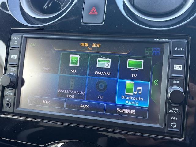 ノート e-パワー X 純正ナビ フルセグ Bluetooth エマージェンシーブレーキ 車線逸脱警報 LEDヘッドライト プッシュスタート スマートキー×2 オートライト オートエアコン レーダー探知機(2枚目)