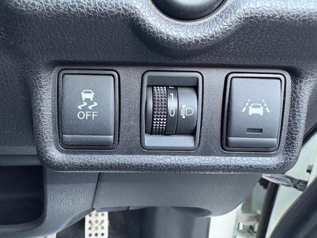 ノート e-パワー X 純正ナビ フルセグ Bluetooth エマージェンシーブレーキ 車線逸脱警報 LEDヘッドライト プッシュスタート スマートキー×2 オートライト オートエアコン レーダー探知機(5枚目)