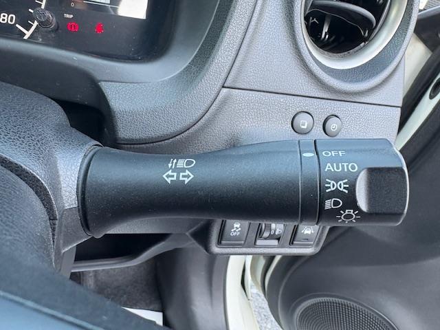 ノート e-パワー X 純正ナビ フルセグ Bluetooth エマージェンシーブレーキ 車線逸脱警報 LEDヘッドライト プッシュスタート スマートキー×2 オートライト オートエアコン レーダー探知機(10枚目)