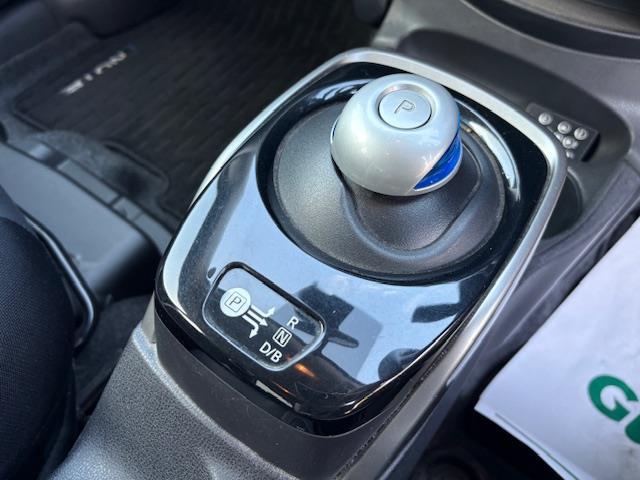 ノート e-パワー X 純正ナビ フルセグ Bluetooth エマージェンシーブレーキ 車線逸脱警報 LEDヘッドライト プッシュスタート スマートキー×2 オートライト オートエアコン レーダー探知機(13枚目)