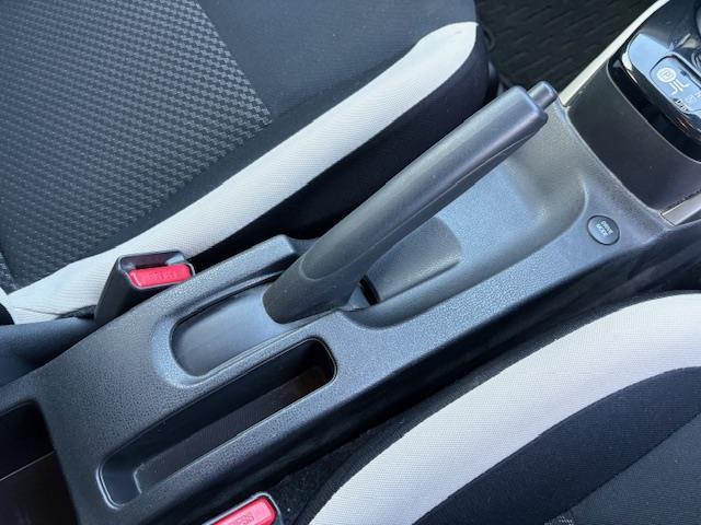 ノート e-パワー X 純正ナビ フルセグ Bluetooth エマージェンシーブレーキ 車線逸脱警報 LEDヘッドライト プッシュスタート スマートキー×2 オートライト オートエアコン レーダー探知機(14枚目)