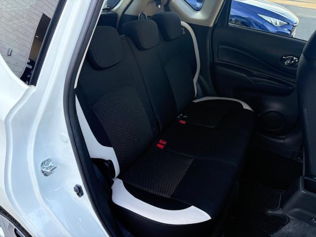 ノート e-パワー X 純正ナビ フルセグ Bluetooth エマージェンシーブレーキ 車線逸脱警報 LEDヘッドライト プッシュスタート スマートキー×2 オートライト オートエアコン レーダー探知機(27枚目)