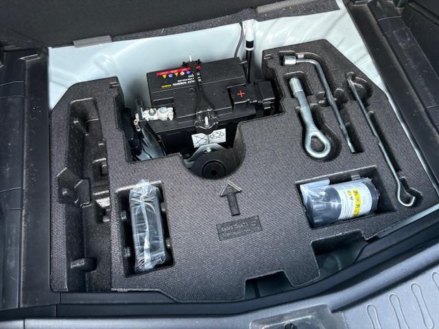 ノート e-パワー X 純正ナビ フルセグ Bluetooth エマージェンシーブレーキ 車線逸脱警報 LEDヘッドライト プッシュスタート スマートキー×2 オートライト オートエアコン レーダー探知機(30枚目)