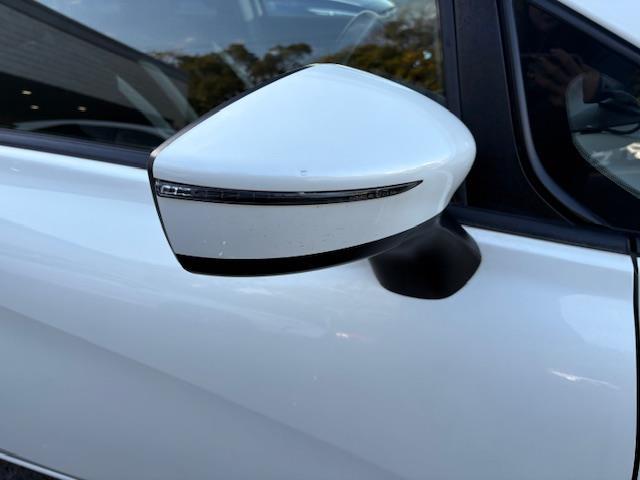 ノート e-パワー X 純正ナビ フルセグ Bluetooth エマージェンシーブレーキ 車線逸脱警報 LEDヘッドライト プッシュスタート スマートキー×2 オートライト オートエアコン レーダー探知機(36枚目)