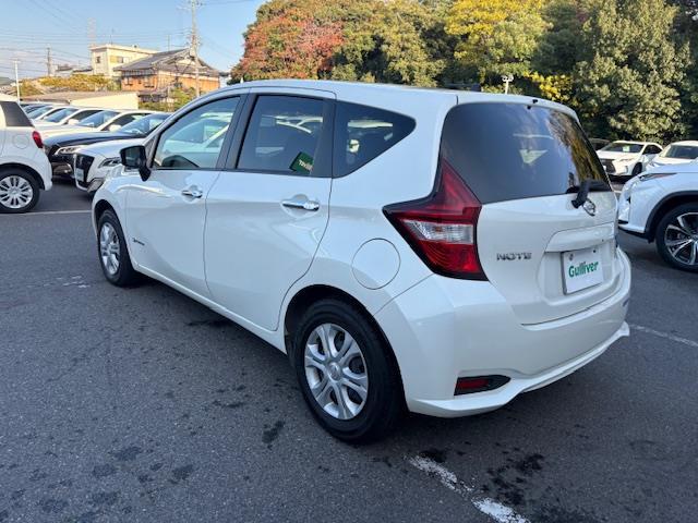 ノート e-パワー X 純正ナビ フルセグ Bluetooth エマージェンシーブレーキ 車線逸脱警報 LEDヘッドライト プッシュスタート スマートキー×2 オートライト オートエアコン レーダー探知機(43枚目)