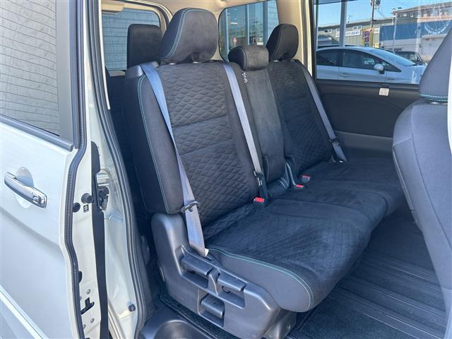 セレナ 　９型ＳＤナビ　フルセグ　Ｂｌｕｅｔｏｏｔｈ　後席モニター　プロパイロット　両側パワースライドドア　バックカメラ　衝突被害軽減システム　レーンキープアシスト　横滑り防止装置　オートマチックハイビーム（14枚目）