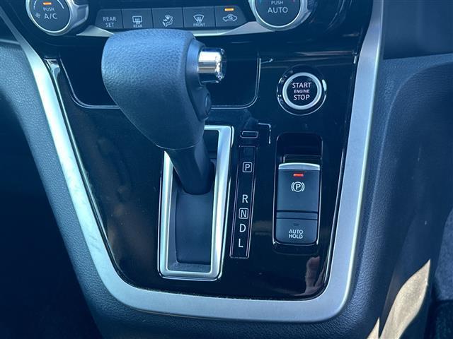 セレナ 　９型ＳＤナビ　フルセグ　Ｂｌｕｅｔｏｏｔｈ　後席モニター　プロパイロット　両側パワースライドドア　バックカメラ　衝突被害軽減システム　レーンキープアシスト　横滑り防止装置　オートマチックハイビーム（25枚目）