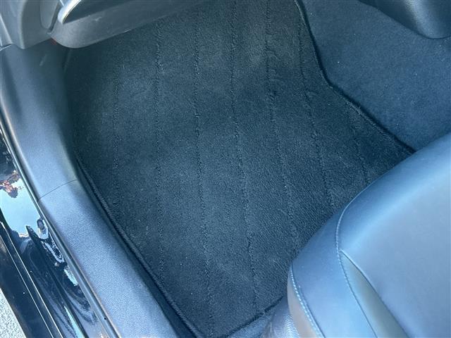 プリウス Ｓツーリングセレクション　ＡＬＰＩＮＥナビ　横滑り防止装置　盗難防止装置　レザーシート　シートヒーター　ＥＴＣ　ＬＥＤヘッドライト　オートライト　オートマチックハイビーム　ドライブレコーダー　純正アルミホイール　社外Ｆマット（26枚目）