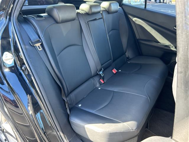 プリウス Ｓツーリングセレクション　ＡＬＰＩＮＥナビ　横滑り防止装置　盗難防止装置　レザーシート　シートヒーター　ＥＴＣ　ＬＥＤヘッドライト　オートライト　オートマチックハイビーム　ドライブレコーダー　純正アルミホイール　社外Ｆマット（27枚目）
