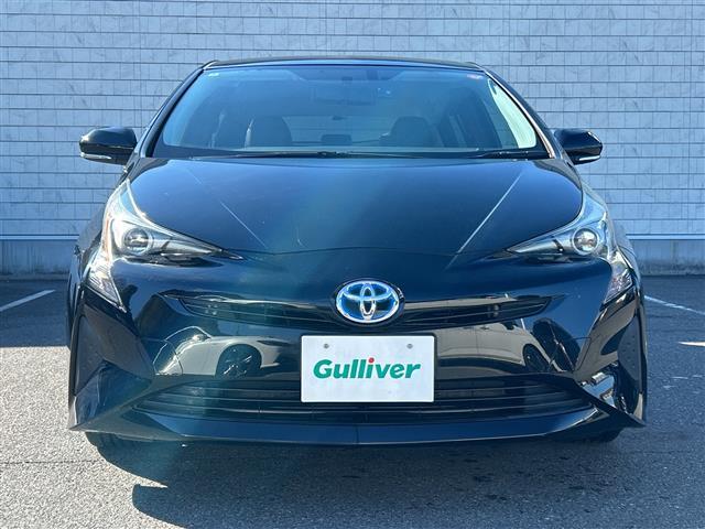 プリウス Ｓツーリングセレクション　ＡＬＰＩＮＥナビ　横滑り防止装置　盗難防止装置　レザーシート　シートヒーター　ＥＴＣ　ＬＥＤヘッドライト　オートライト　オートマチックハイビーム　ドライブレコーダー　純正アルミホイール　社外Ｆマット（32枚目）