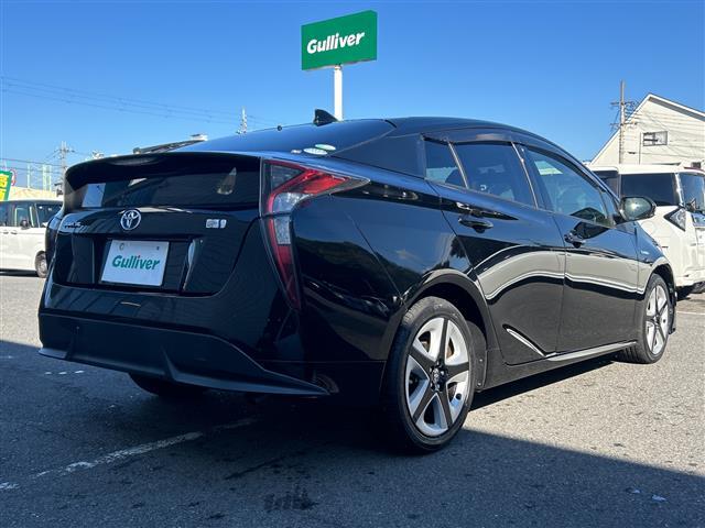 プリウス Ｓツーリングセレクション　ＡＬＰＩＮＥナビ　横滑り防止装置　盗難防止装置　レザーシート　シートヒーター　ＥＴＣ　ＬＥＤヘッドライト　オートライト　オートマチックハイビーム　ドライブレコーダー　純正アルミホイール　社外Ｆマット（34枚目）