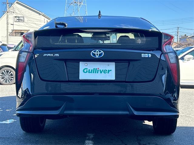 プリウス Ｓツーリングセレクション　ＡＬＰＩＮＥナビ　横滑り防止装置　盗難防止装置　レザーシート　シートヒーター　ＥＴＣ　ＬＥＤヘッドライト　オートライト　オートマチックハイビーム　ドライブレコーダー　純正アルミホイール　社外Ｆマット（35枚目）