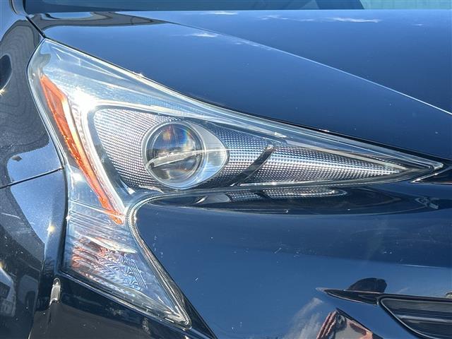 プリウス Ｓツーリングセレクション　ＡＬＰＩＮＥナビ　横滑り防止装置　盗難防止装置　レザーシート　シートヒーター　ＥＴＣ　ＬＥＤヘッドライト　オートライト　オートマチックハイビーム　ドライブレコーダー　純正アルミホイール　社外Ｆマット（38枚目）
