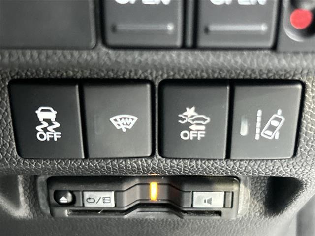 フリードハイブリッド ハイブリッド・Gブラックスタイル 9インチナビ フルセグ Bluetooth バックカメラ 両側パワースライドドア シートヒーター レーダークルーズコントロール 前後ドライブレコーダー ETC フロアーマット サイドバイザー(3枚目)