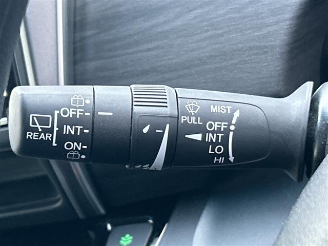 フリードハイブリッド ハイブリッド・Gブラックスタイル 9インチナビ フルセグ Bluetooth バックカメラ 両側パワースライドドア シートヒーター レーダークルーズコントロール 前後ドライブレコーダー ETC フロアーマット サイドバイザー(11枚目)