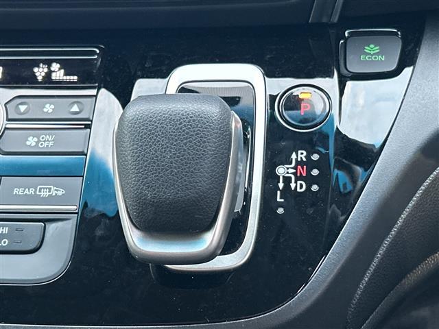 フリードハイブリッド ハイブリッド・Gブラックスタイル 9インチナビ フルセグ Bluetooth バックカメラ 両側パワースライドドア シートヒーター レーダークルーズコントロール 前後ドライブレコーダー ETC フロアーマット サイドバイザー(15枚目)