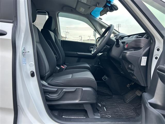 フリードハイブリッド ハイブリッド・Gブラックスタイル 9インチナビ フルセグ Bluetooth バックカメラ 両側パワースライドドア シートヒーター レーダークルーズコントロール 前後ドライブレコーダー ETC フロアーマット サイドバイザー(21枚目)