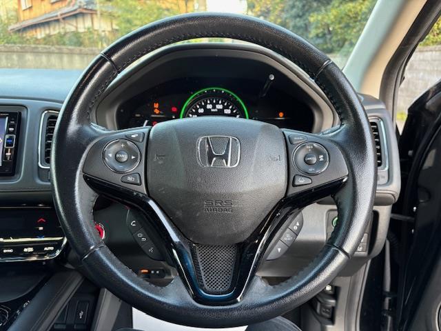 ヴェゼル ハイブリッド 純正ナビ フルセグ Bluetooth バックカメラ ドライブレコーダー ビルトインETC パドルシフト 電子パーキング スマートキー×2 純正アルミホイール LEDヘッドライト カーテンエアバック(9枚目)