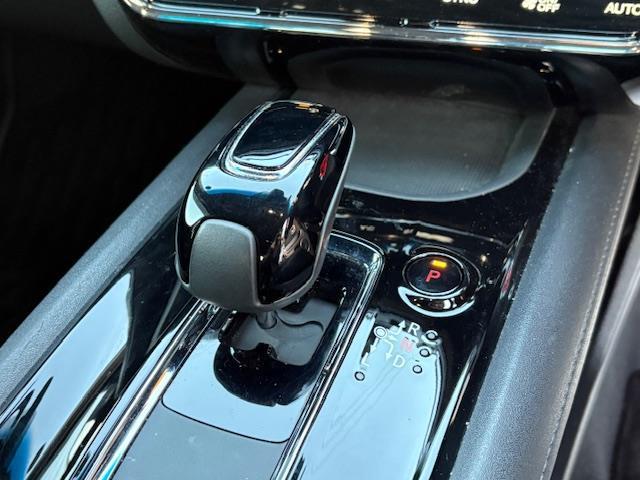 ヴェゼル ハイブリッド 純正ナビ フルセグ Bluetooth バックカメラ ドライブレコーダー ビルトインETC パドルシフト 電子パーキング スマートキー×2 純正アルミホイール LEDヘッドライト カーテンエアバック(14枚目)