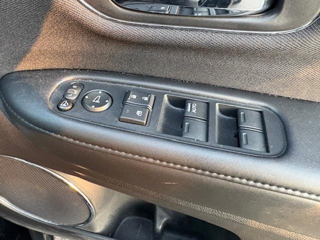 ヴェゼル ハイブリッド 純正ナビ フルセグ Bluetooth バックカメラ ドライブレコーダー ビルトインETC パドルシフト 電子パーキング スマートキー×2 純正アルミホイール LEDヘッドライト カーテンエアバック(17枚目)