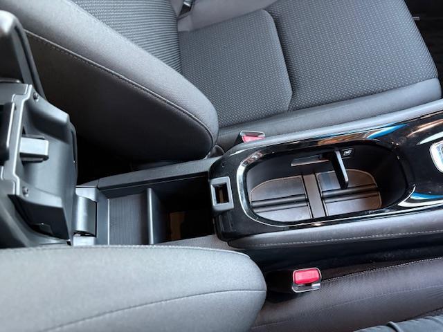 ヴェゼル ハイブリッド 純正ナビ フルセグ Bluetooth バックカメラ ドライブレコーダー ビルトインETC パドルシフト 電子パーキング スマートキー×2 純正アルミホイール LEDヘッドライト カーテンエアバック(19枚目)