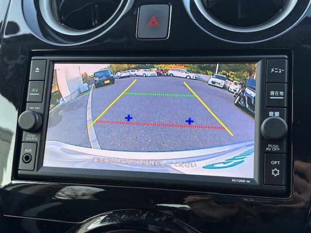 ノート X Vセレクション 純正ナビ フルセグ Bluetooth バックカメラ エマージェンシーブレーキ 車線逸脱警報 ソナー 横滑り防止装置 ステアリングスイッチ アイドリングストップ プッシュスタート スマートキー(4枚目)
