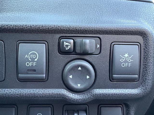 ノート X Vセレクション 純正ナビ フルセグ Bluetooth バックカメラ エマージェンシーブレーキ 車線逸脱警報 ソナー 横滑り防止装置 ステアリングスイッチ アイドリングストップ プッシュスタート スマートキー(6枚目)