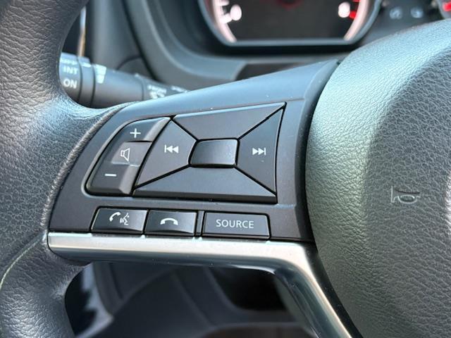 ノート X Vセレクション 純正ナビ フルセグ Bluetooth バックカメラ エマージェンシーブレーキ 車線逸脱警報 ソナー 横滑り防止装置 ステアリングスイッチ アイドリングストップ プッシュスタート スマートキー(7枚目)