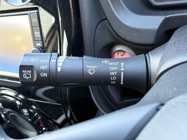 ノート X Vセレクション 純正ナビ フルセグ Bluetooth バックカメラ エマージェンシーブレーキ 車線逸脱警報 ソナー 横滑り防止装置 ステアリングスイッチ アイドリングストップ プッシュスタート スマートキー(9枚目)