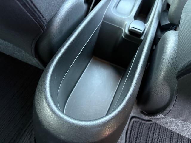 ノート X Vセレクション 純正ナビ フルセグ Bluetooth バックカメラ エマージェンシーブレーキ 車線逸脱警報 ソナー 横滑り防止装置 ステアリングスイッチ アイドリングストップ プッシュスタート スマートキー(19枚目)