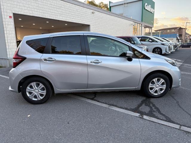 ノート X Vセレクション 純正ナビ フルセグ Bluetooth バックカメラ エマージェンシーブレーキ 車線逸脱警報 ソナー 横滑り防止装置 ステアリングスイッチ アイドリングストップ プッシュスタート スマートキー(37枚目)