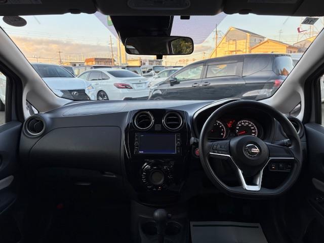 ノート X Vセレクション 純正ナビ フルセグ Bluetooth バックカメラ エマージェンシーブレーキ 車線逸脱警報 ソナー 横滑り防止装置 ステアリングスイッチ アイドリングストップ プッシュスタート スマートキー(42枚目)