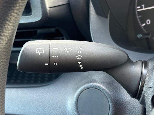 ヤリス X 純正ディスプレイオーディオ バックカメラ トヨタセーフティセンス 前後ドライブレコーダー リモコンキー ステアリングスイッチ カーテンエアバック 電動格納ミラー 取説/保証書/(13枚目)