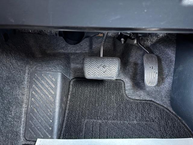 ヤリス X 純正ディスプレイオーディオ バックカメラ トヨタセーフティセンス 前後ドライブレコーダー リモコンキー ステアリングスイッチ カーテンエアバック 電動格納ミラー 取説/保証書/(23枚目)