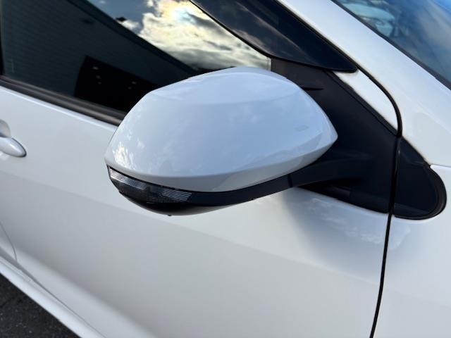 ヤリス X 純正ディスプレイオーディオ バックカメラ トヨタセーフティセンス 前後ドライブレコーダー リモコンキー ステアリングスイッチ カーテンエアバック 電動格納ミラー 取説/保証書/(31枚目)