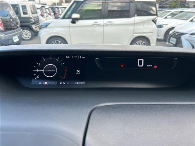 セレナ ハイウェイスター　プロパイロットエディション　９インチナビ　フルセグ　Ｂｌｕｅｔｏｏｔｈ　バックカメラ　フリップダウンモニター　両側パワースライドドア　プロパイロット　ＥＴＣ　フロアーマット　サイドバイザー　前後コーナーセンサー（5枚目）