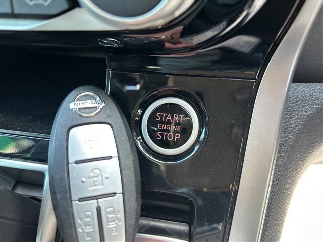 セレナ ハイウェイスター　プロパイロットエディション　９インチナビ　フルセグ　Ｂｌｕｅｔｏｏｔｈ　バックカメラ　フリップダウンモニター　両側パワースライドドア　プロパイロット　ＥＴＣ　フロアーマット　サイドバイザー　前後コーナーセンサー（12枚目）