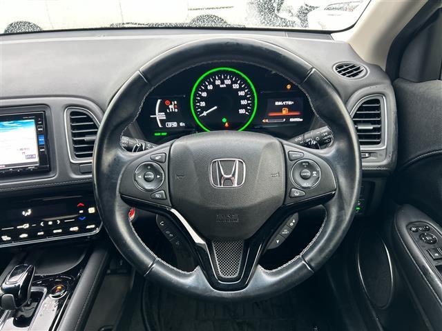 ヴェゼル ハイブリッドＺ・ホンダセンシング　純正ナビ　バックカメラ　衝突被害軽減システム　レーンキープアシスト　クルーズコントロール　コーナーセンサー　ハーフレザーシート　シートヒータードライブレコーダー　ＥＴＣ　ＬＥＤヘッドライト　スペアキー（8枚目）