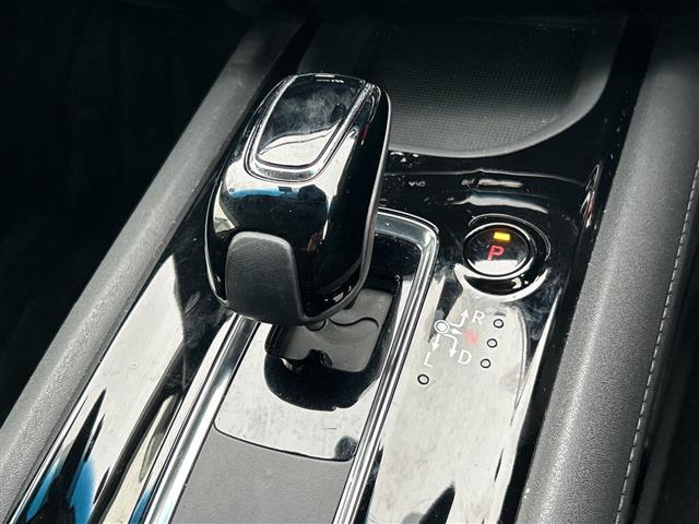 ヴェゼル ハイブリッドＺ・ホンダセンシング　純正ナビ　バックカメラ　衝突被害軽減システム　レーンキープアシスト　クルーズコントロール　コーナーセンサー　ハーフレザーシート　シートヒータードライブレコーダー　ＥＴＣ　ＬＥＤヘッドライト　スペアキー（12枚目）