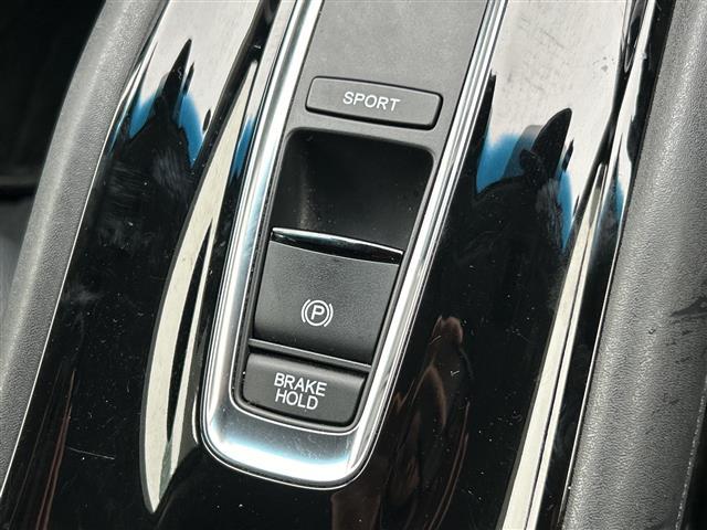 ヴェゼル ハイブリッドＺ・ホンダセンシング　純正ナビ　バックカメラ　衝突被害軽減システム　レーンキープアシスト　クルーズコントロール　コーナーセンサー　ハーフレザーシート　シートヒータードライブレコーダー　ＥＴＣ　ＬＥＤヘッドライト　スペアキー（13枚目）