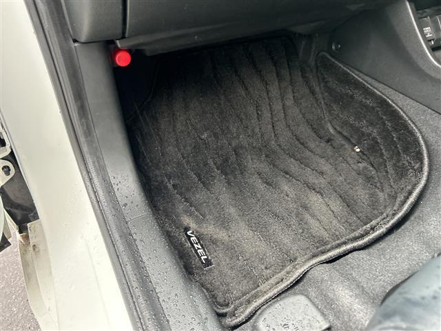 ヴェゼル ハイブリッドＺ・ホンダセンシング　純正ナビ　バックカメラ　衝突被害軽減システム　レーンキープアシスト　クルーズコントロール　コーナーセンサー　ハーフレザーシート　シートヒータードライブレコーダー　ＥＴＣ　ＬＥＤヘッドライト　スペアキー（24枚目）