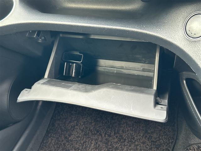 シエンタ ハイブリッドＧ　クエロ　９インチナビ　フルセグ　Ｂｌｕｅｔｏｏｔｈ　全方位カメラ　フリップダウンモニター　両側パワースライドドア　衝突被害軽減システム　レーンキープアシスト　ＥＴＣ　ＬＥＤヘッドライト　ドラレコ（23枚目）