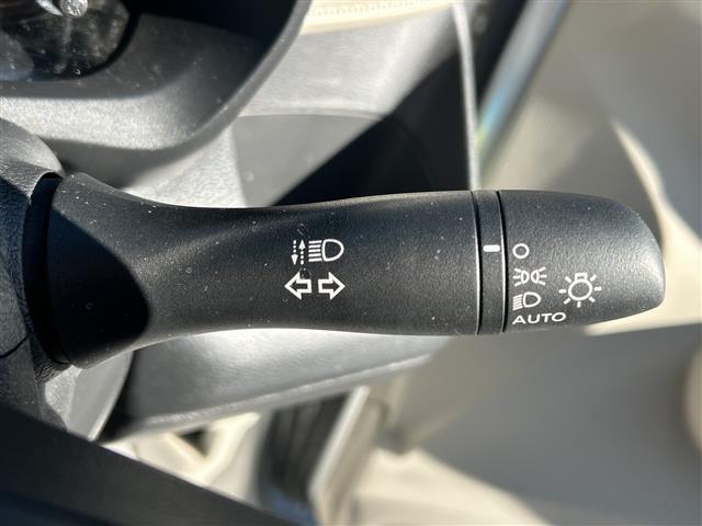 デイズ Ｘ　純正ナビ　衝突被害軽減システム　レーンキープアシスト　横滑り防止装置　盗難防止装置　コーナーセンサー　アイドリングストップ　ＥＴＣ　オートライト　純正フロアマット　純正アルミホイール　スペアキー（6枚目）