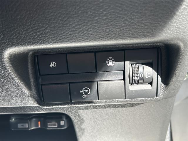 デイズ Ｘ　純正ナビ　衝突被害軽減システム　レーンキープアシスト　横滑り防止装置　盗難防止装置　コーナーセンサー　アイドリングストップ　ＥＴＣ　オートライト　純正フロアマット　純正アルミホイール　スペアキー（9枚目）